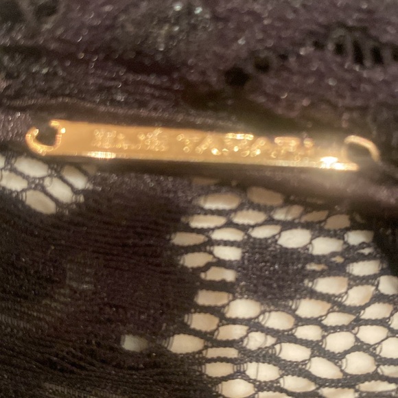 Stunning black lace twist front top. Twist neck and long sleeves.L - Picture 4 of 5